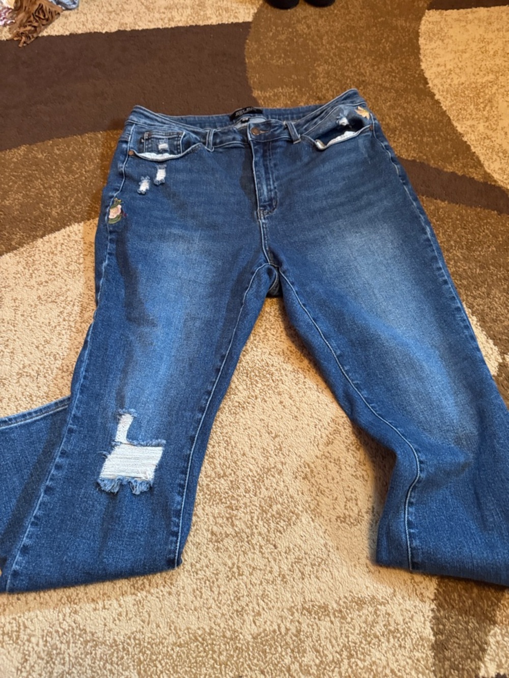 Judy Blue Women’s Jeans with Embroidered Flowers and Subtle Distressing Size 18w - Picture 7 of 7